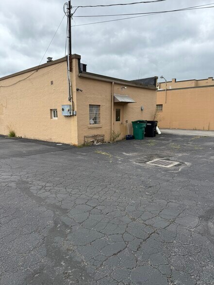 More Photos Of 2230 Pine Ave, Niagara Falls Office For Lease