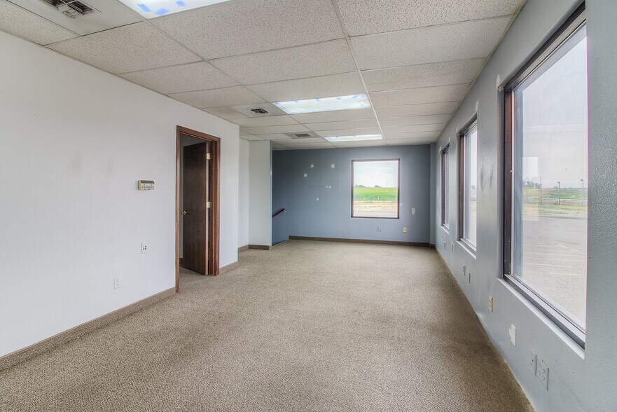 More Photos Of 501 Stover Rd, Grandview Industrial For Sale