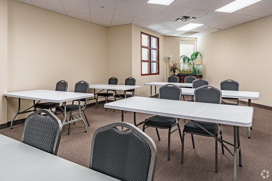 More Photos Of 850 NW Federal Hwy, Stuart Office For Lease