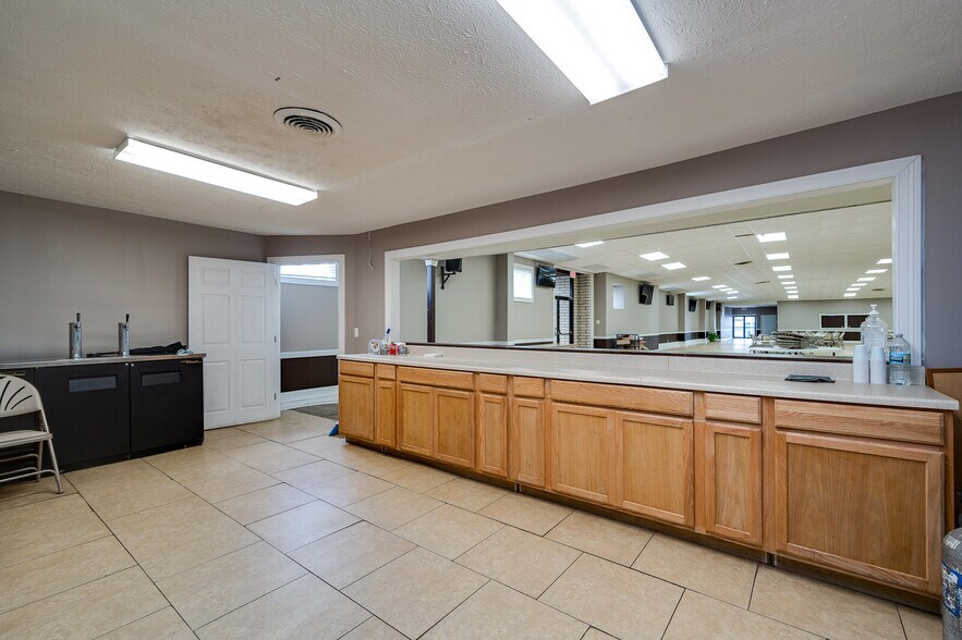 More Photos Of 6962 Coles Rd, Middletown General Retail For Sale