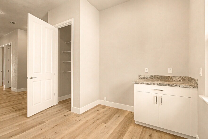More Photos Of 13598 W Newberry Rd, Newberry Office For Lease