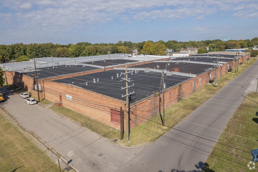 More Photos Of 827 Douglas Ave, Portsmouth Warehouse For Lease