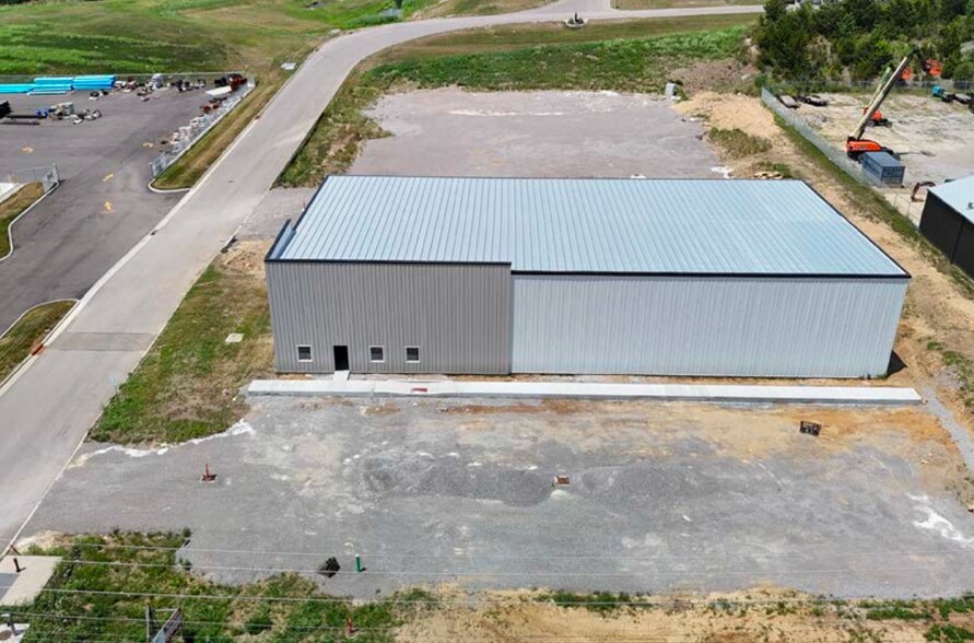 More Photos Of 9381 Seward Rd, Fairfield Warehouse For Lease