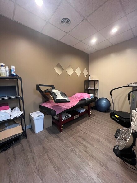 More Photos Of 600 Iron City Dr, Pittsburgh Freestanding For Lease