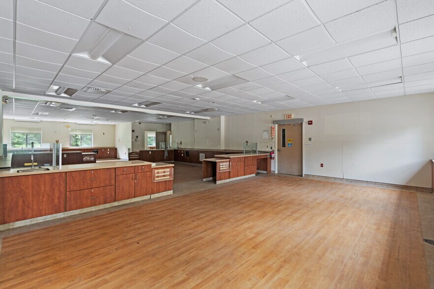 More Photos Of 4 Corwin Ct, Newburgh Medical For Sale