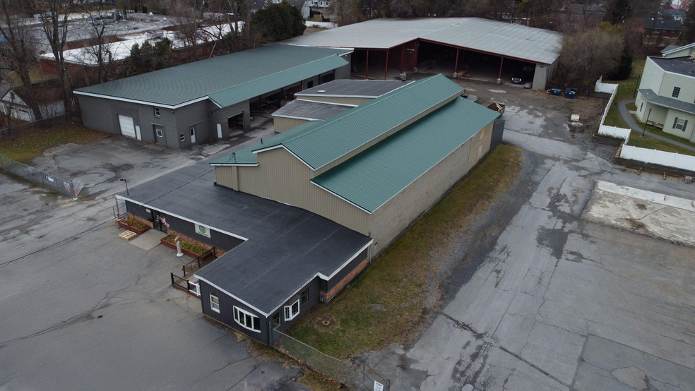 Primary Photo Of 1870 Hamburg St, Schenectady Freestanding For Lease