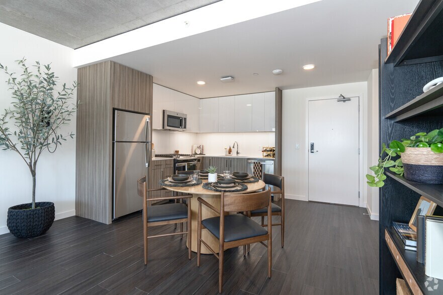 More Photos Of 1550 NW Naito Pky, Portland Apartments For Lease