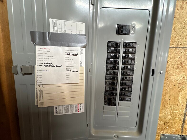 More Photos Of 703 Widewater Dr, Lafayette Warehouse For Lease