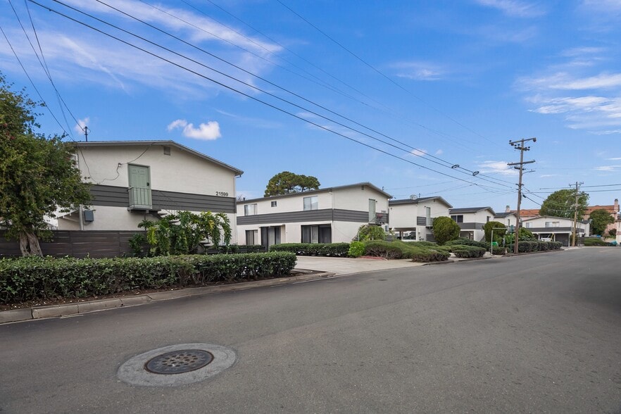 More Photos Of 21501-21599 Westpark St, Hayward Apartments For Sale