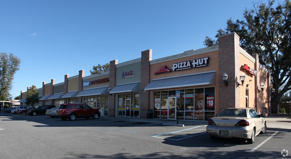 More Photos Of 12961 N Main St, Jacksonville Unknown For Lease