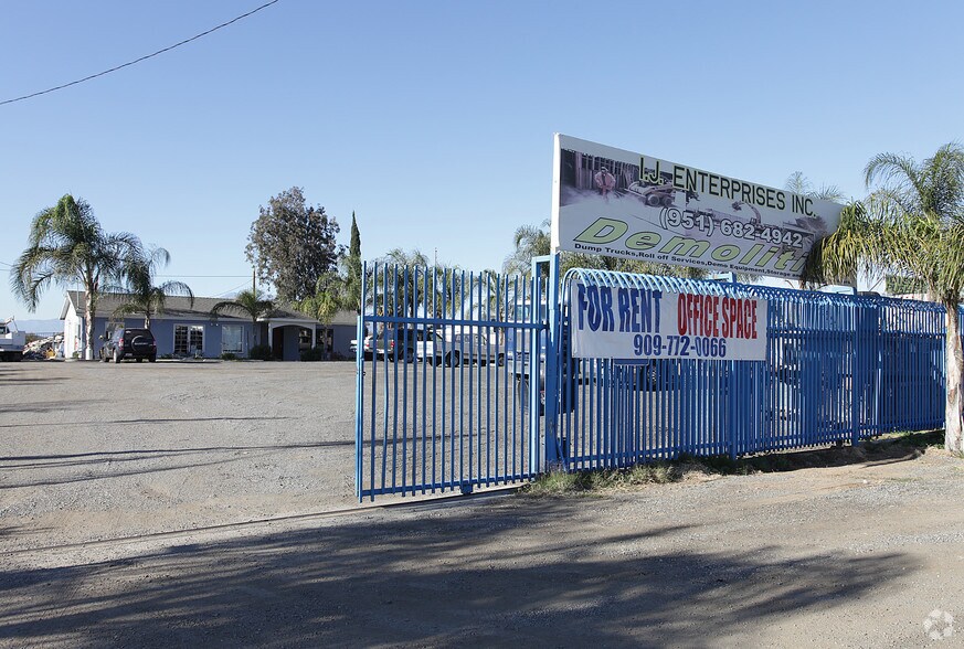 More Photos Of 695 W La Cadena, Riverside Contractor Storage Yard For Sale