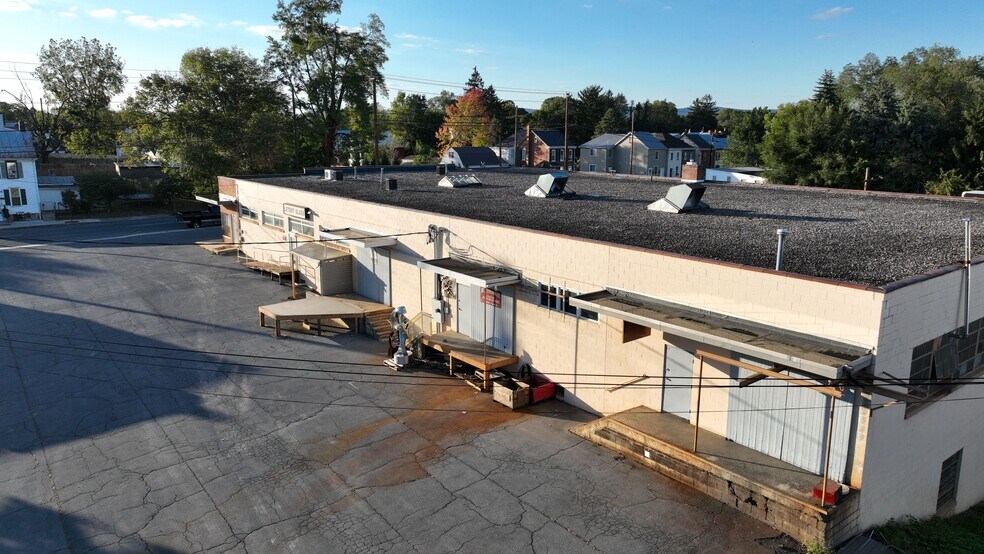 More Photos Of 405 N East St, Carlisle Distribution For Lease