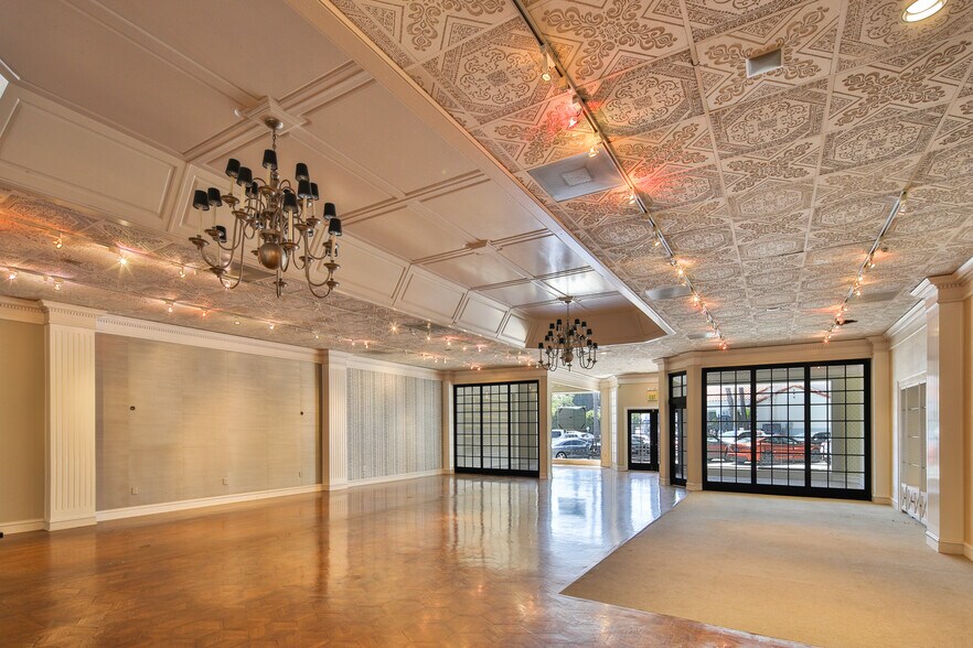 More Photos Of 11628-11632 Barrington Ct, Los Angeles Storefront Retail Office For Lease