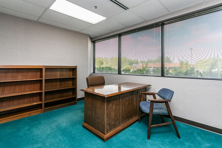 More Photos Of 1 Professional Dr, Alton Medical For Sale
