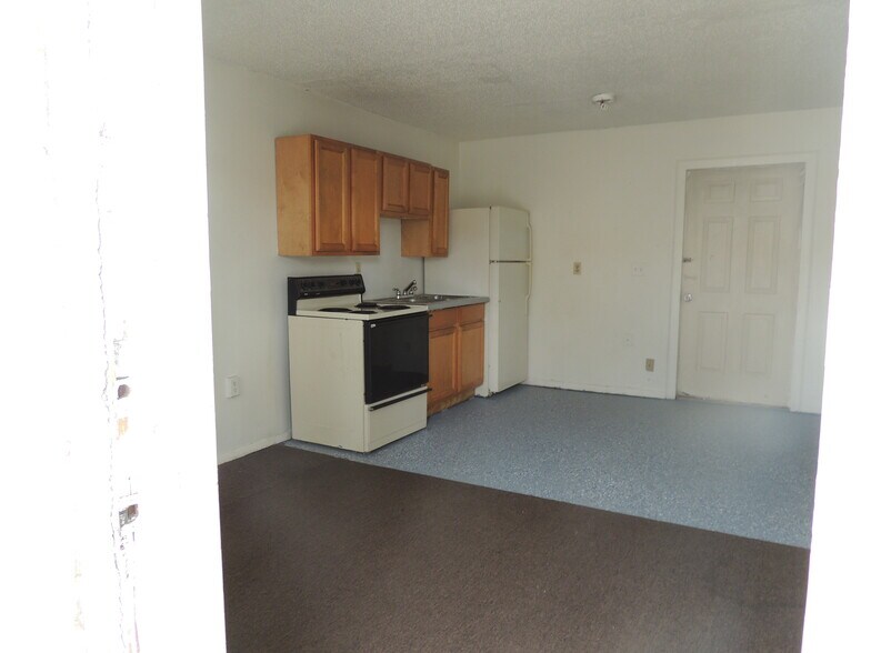 More Photos Of 408 N Ridgewood Dr, Sebring Freestanding For Sale