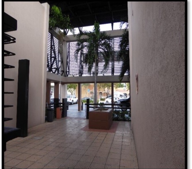 More Photos Of 3700-3750 W 16th Ave, Hialeah Office For Sale
