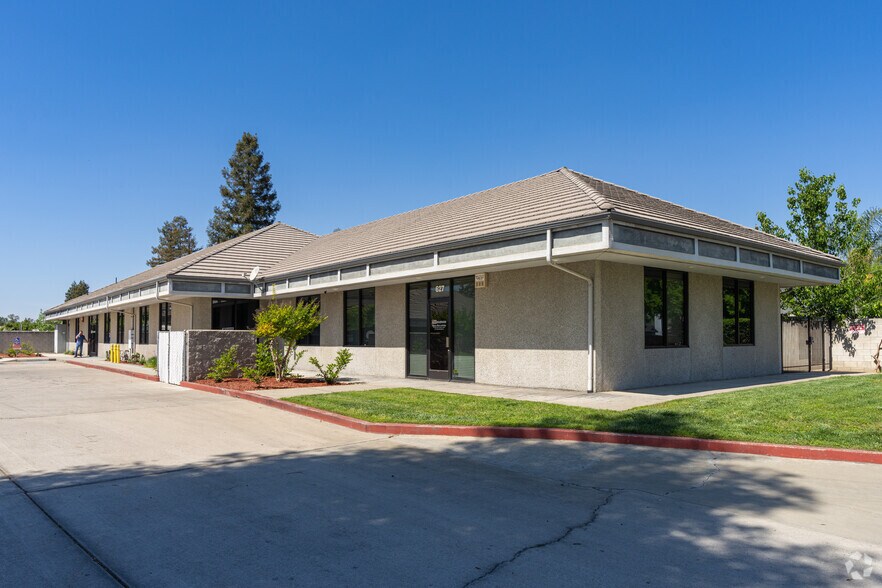 Primary Photo Of 625-627 N Akers St, Visalia Office For Lease
