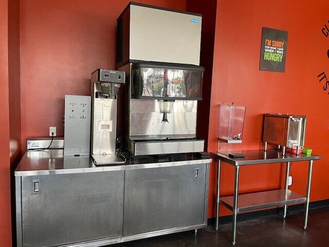 More Photos Of 2915-2921 Battleground Ave, Greensboro Restaurant For Lease