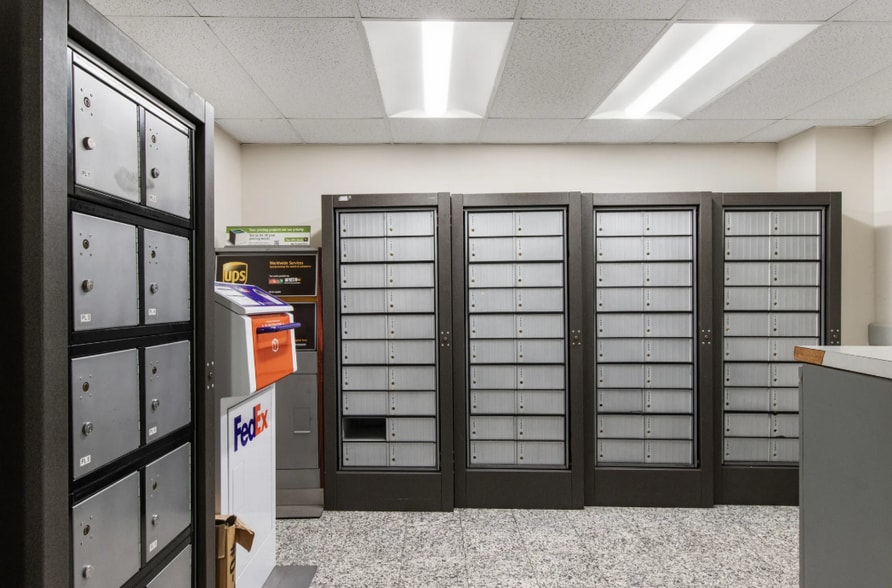 More Photos Of 24901 Northwestern Hwy, Southfield Office For Lease