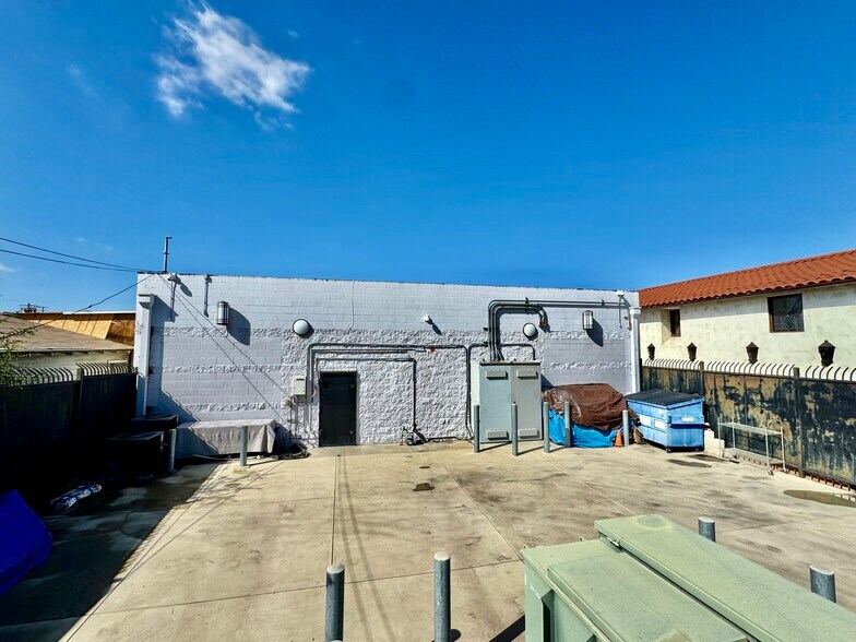 More Photos Of 5447 Satsuma St, North Hollywood Warehouse For Sale