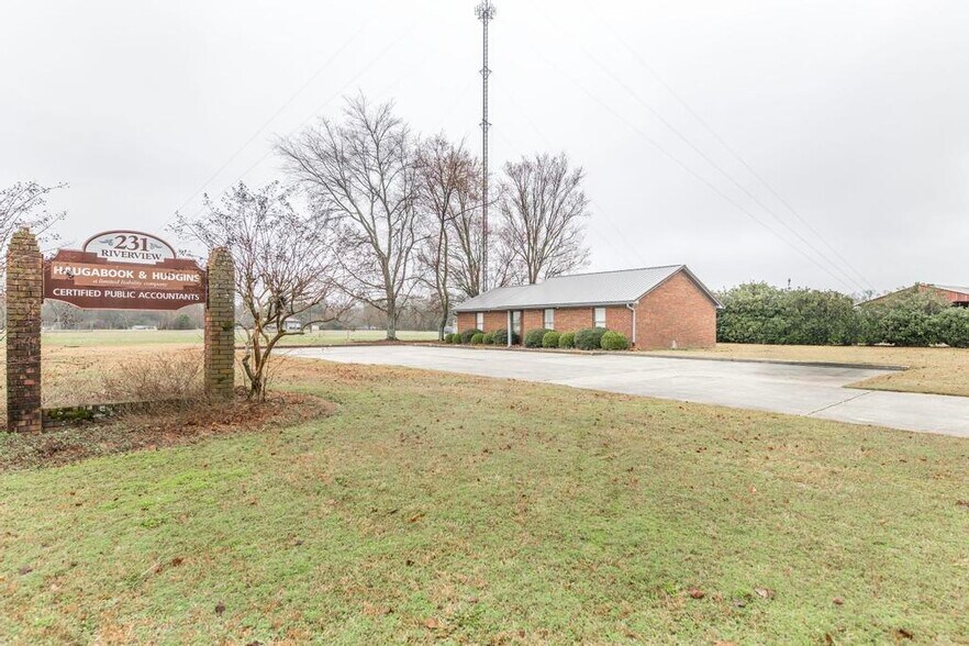 More Photos Of 231 Riverview, Oglethorpe Office For Sale