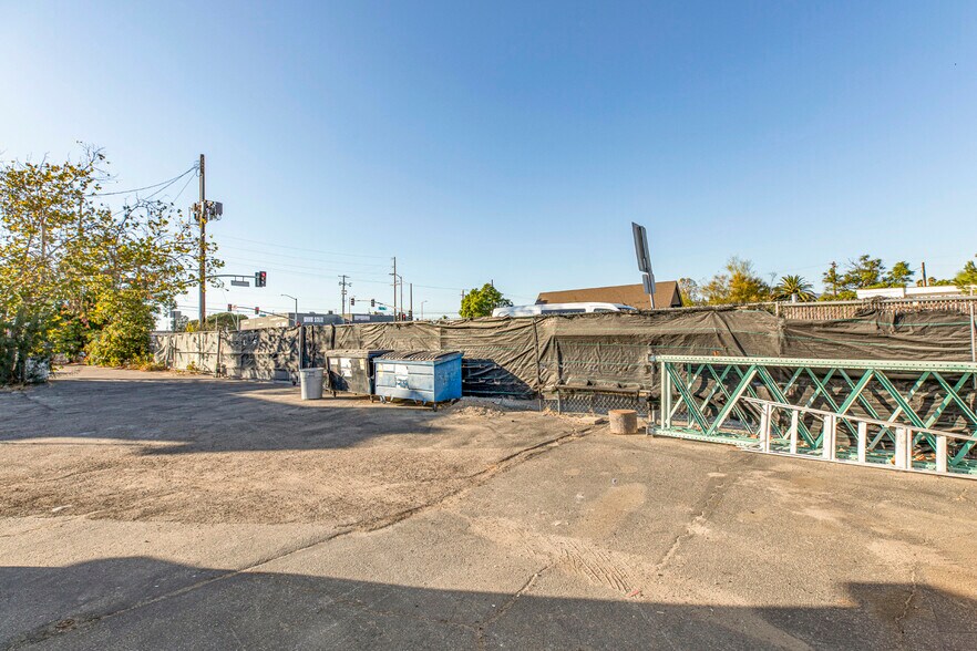 More Photos Of 9052-9058 Sunland Blvd, Sun Valley Office For Sale