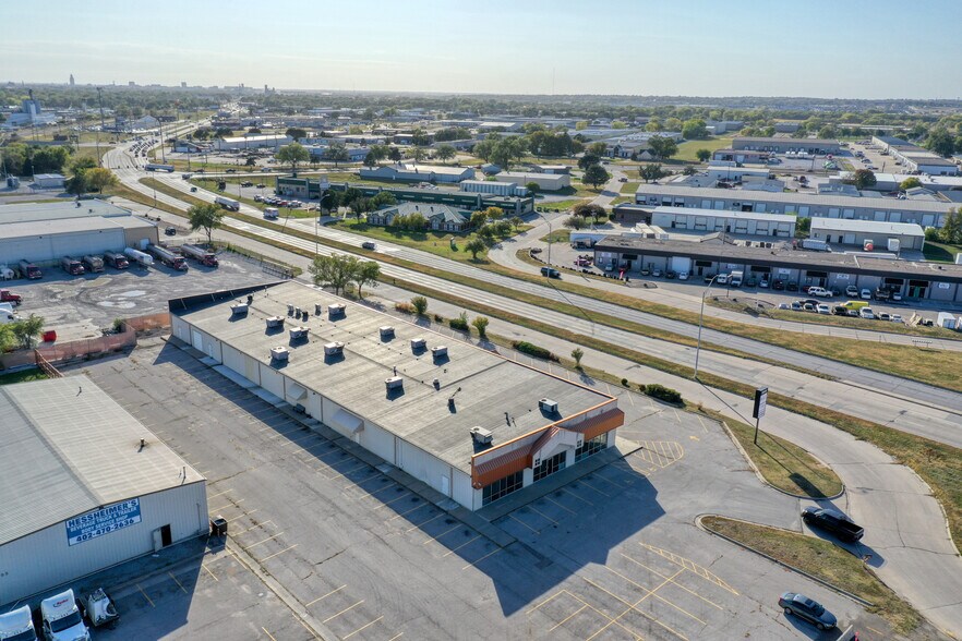 More Photos Of 5945 Cornhusker Hwy, Lincoln Flex For Lease
