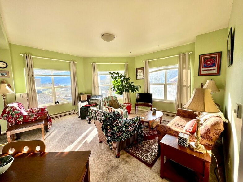 More Photos Of 263 S Franklin St, Juneau General Retail For Sale