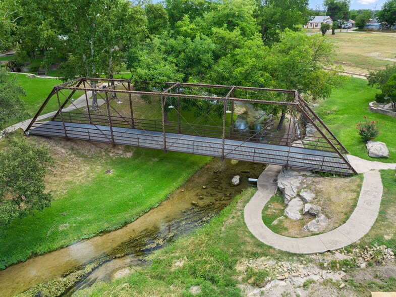 More Photos Of 702 W Wallace St, San Saba Hotel For Sale