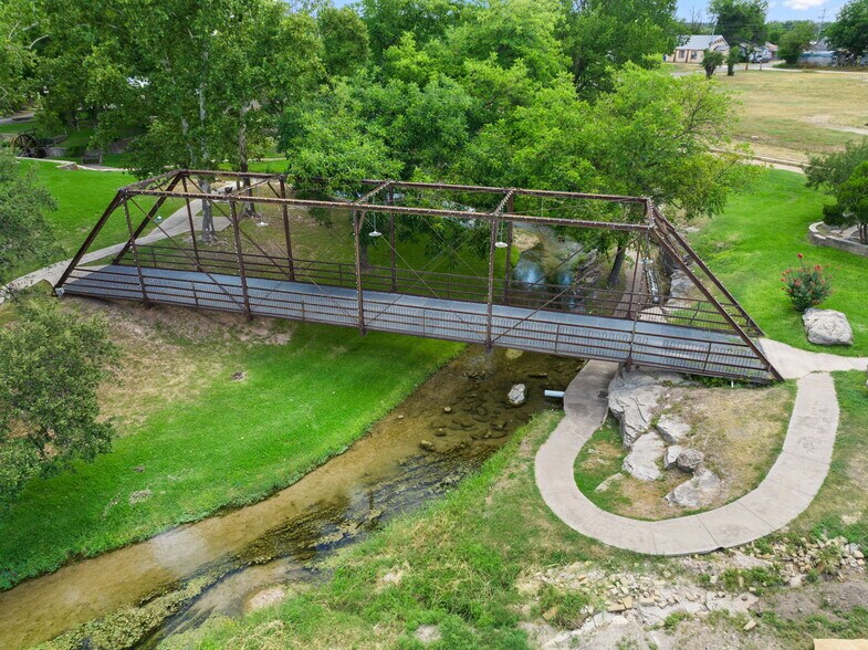 More Photos Of 702 W Wallace St, San Saba Hotel For Sale