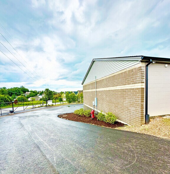 More Photos Of 1000 Lauderdale Dr, Nicholasville Self Storage For Sale