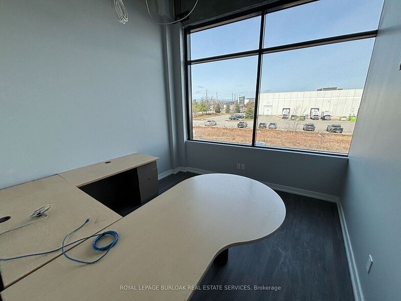 More Photos Of 760 Laurentian Dr, Burlington Showroom For Sale