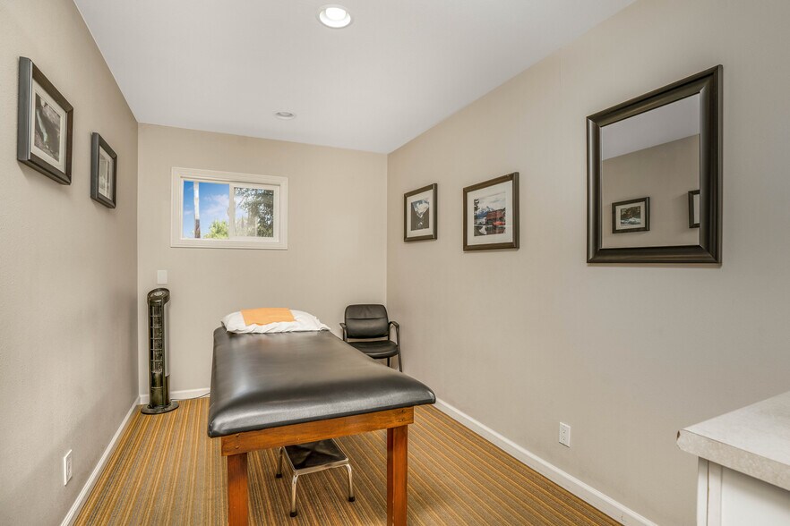 More Photos Of 22151 Clarendon St, Woodland Hills Medical For Sale