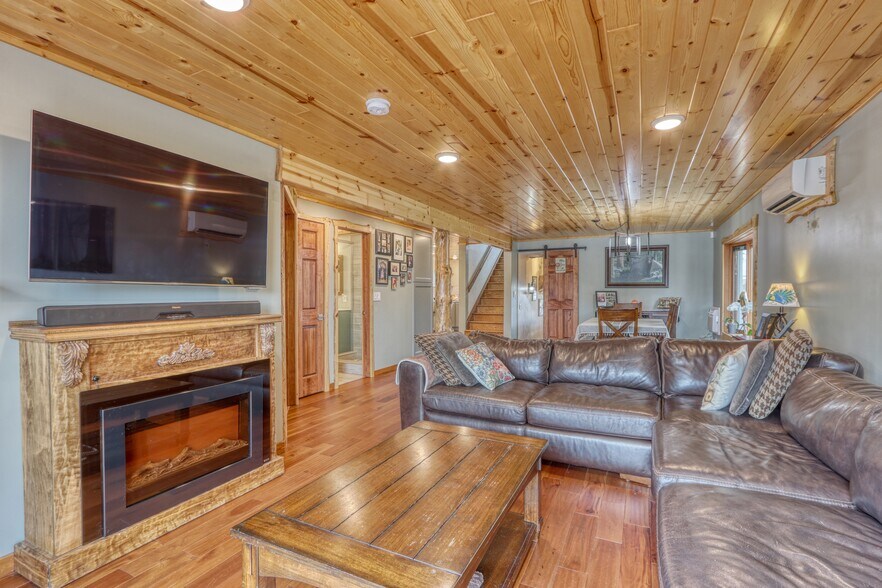 More Photos Of 10429 State Road 27, Hayward Hotel For Sale