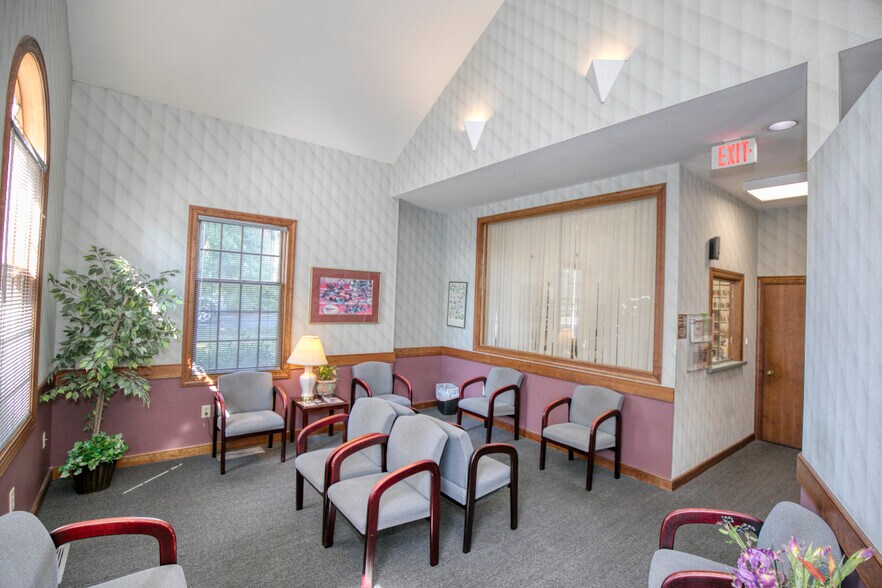 More Photos Of 1318 Jamestown Rd, Williamsburg Office For Sale