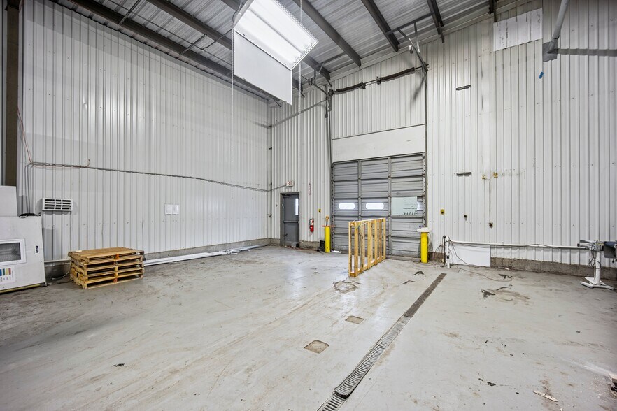 More Photos Of 381 Vineyard Ave, Highland Refrigeration Cold Storage For Sale
