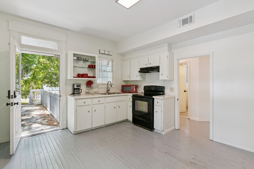 More Photos Of 1113 Grant St, Brunswick Apartments For Sale