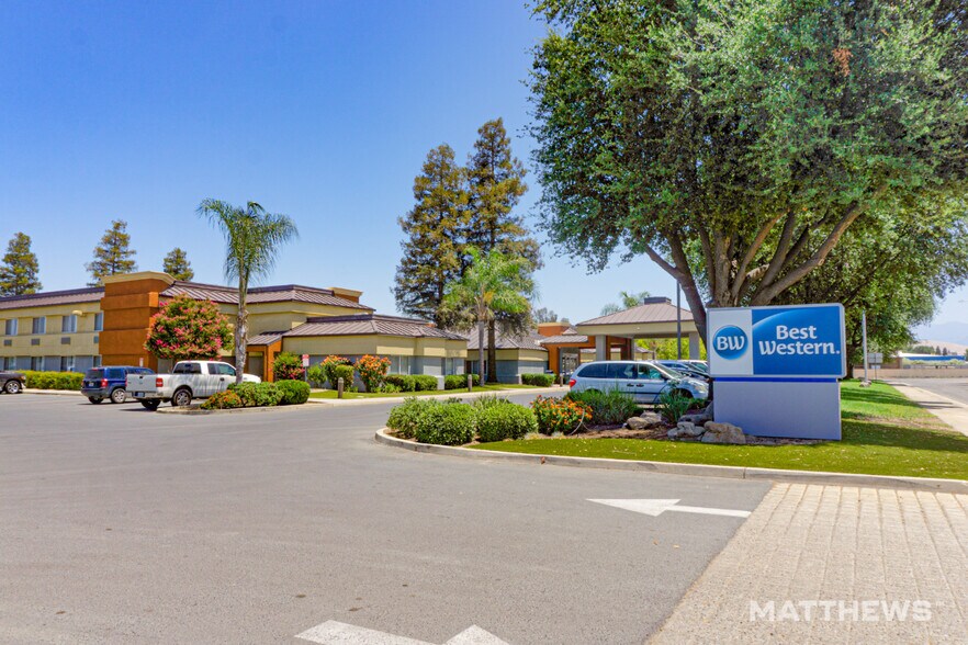 Primary Photo Of 350 W Montgomery Ave, Porterville Hotel For Sale