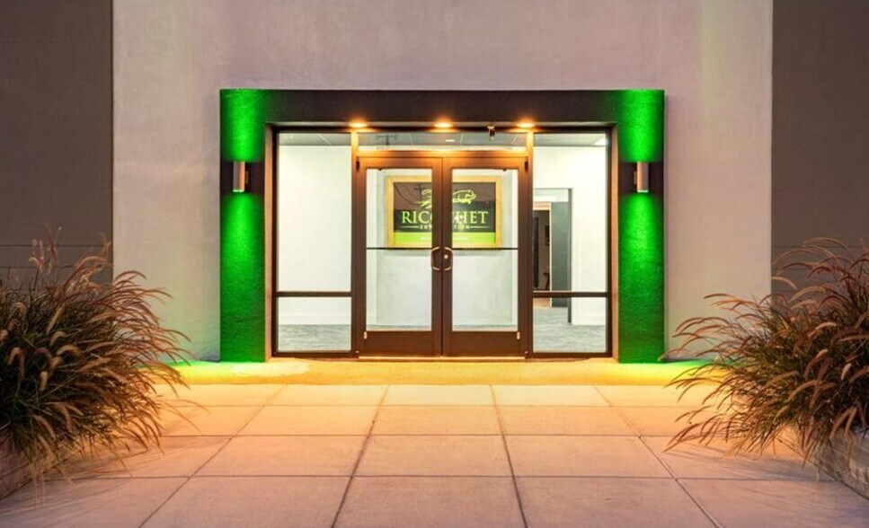 More Photos Of 6820 Walling Ln, Dallas General Retail For Sale