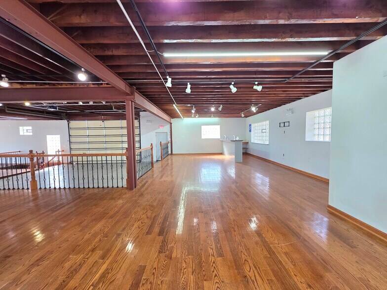 More Photos Of 10220 Grand Ave, Franklin Park Storefront Retail Office For Lease