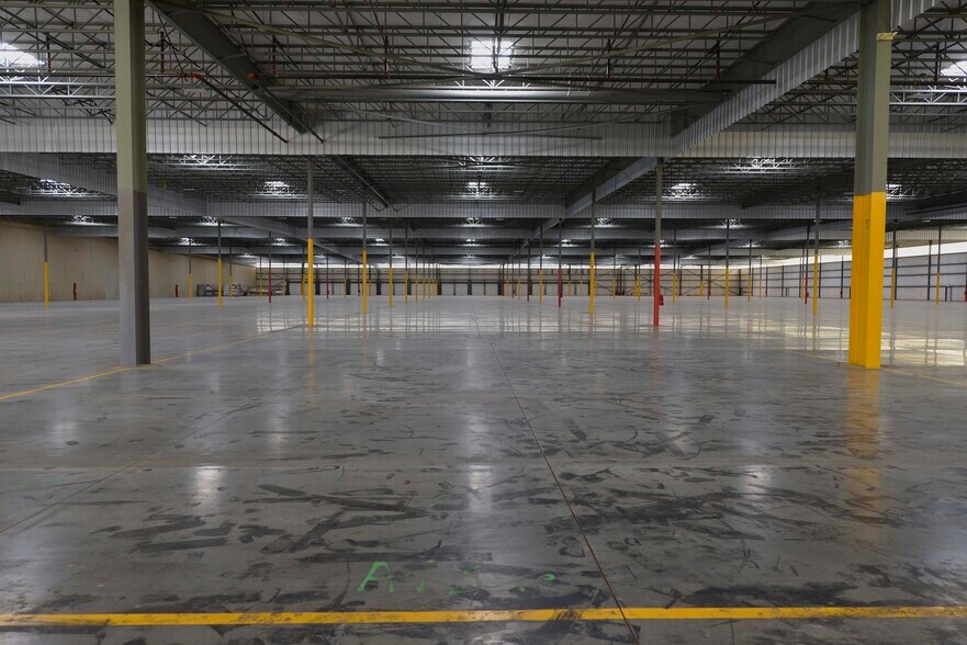 More Photos Of 4200 N Industrial Blvd, Kingman Distribution For Lease
