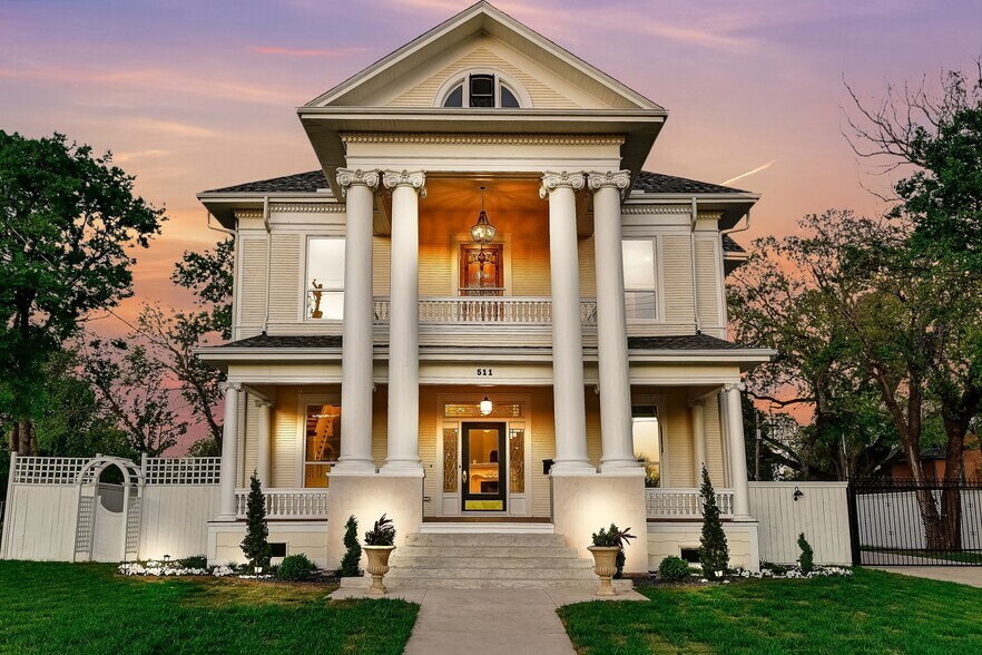 More Photos Of 511 S Travis St, Sherman Office For Sale