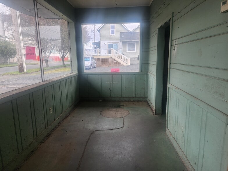 More Photos Of 48 SW Chehalis Ave, Chehalis Showroom For Sale