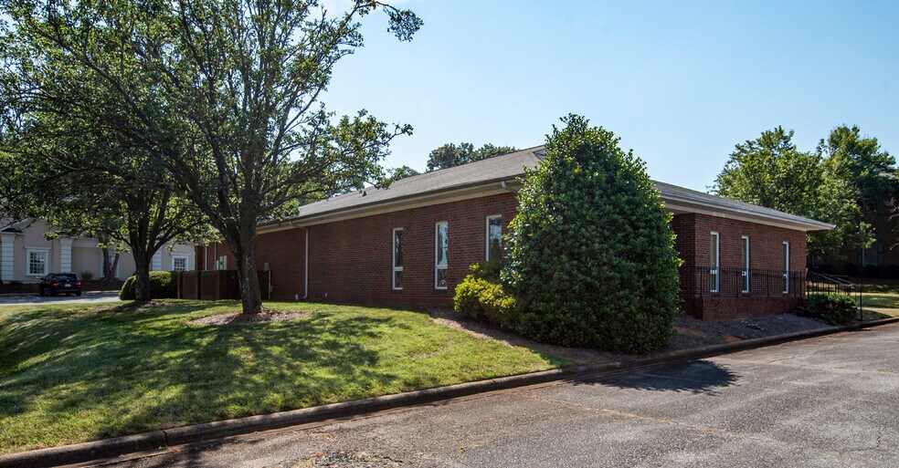 More Photos Of 504 S New Hope Rd, Gastonia Office For Lease