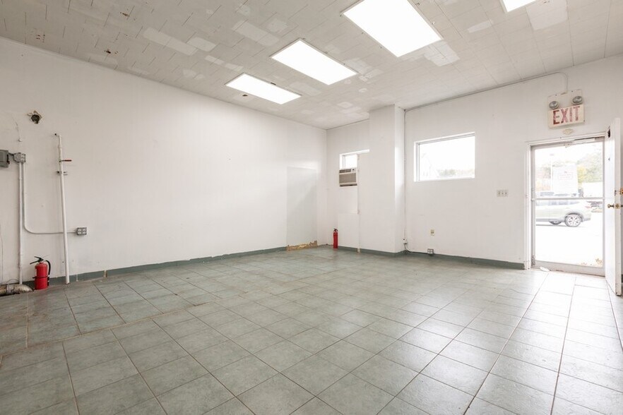 More Photos Of 390 Ramapo Valley Rd, Oakland Freestanding For Lease