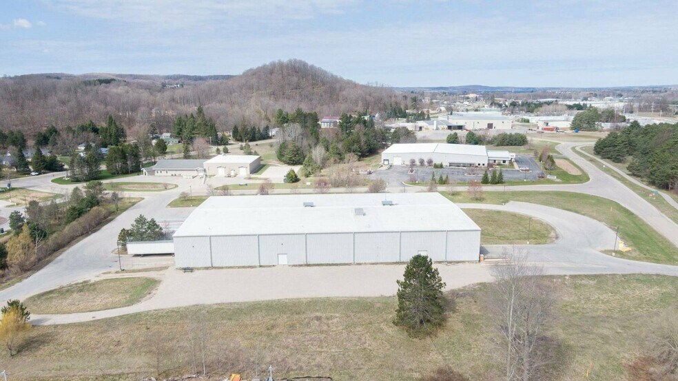 More Photos Of 827 Moll Dr, Boyne City Manufacturing For Lease