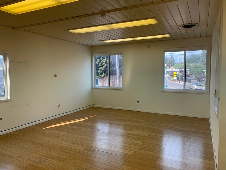 More Photos Of 5353 Claremont Ave, Oakland Research And Development For Lease