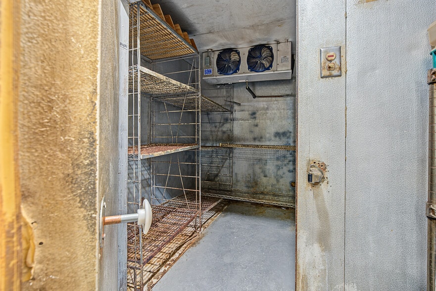 More Photos Of 1901 W Pioneer Pky, Arlington Restaurant For Sale