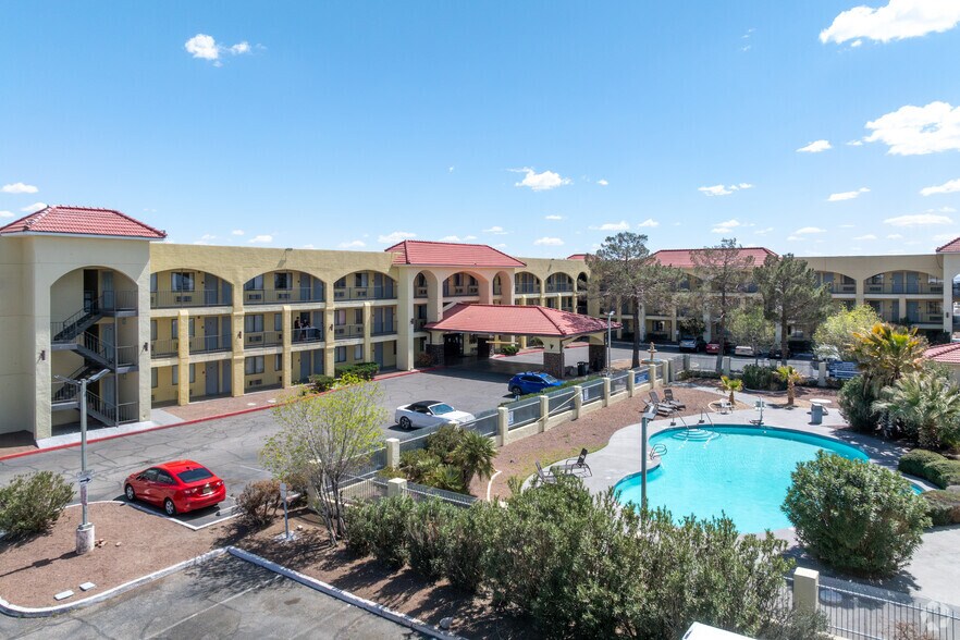 More Photos Of 900 N Yarbrough Dr, El Paso Hotel For Sale