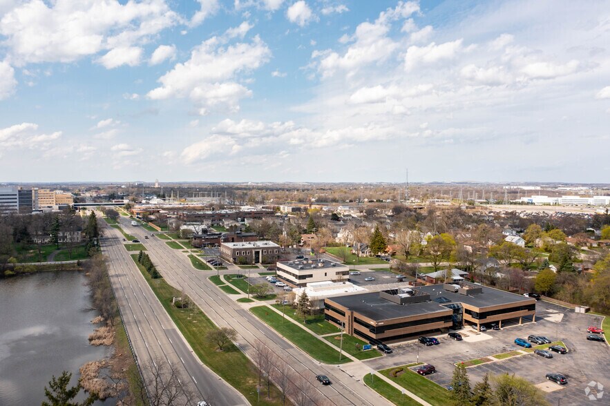 More Photos Of 43902 Woodward Ave, Bloomfield Hills Medical For Lease